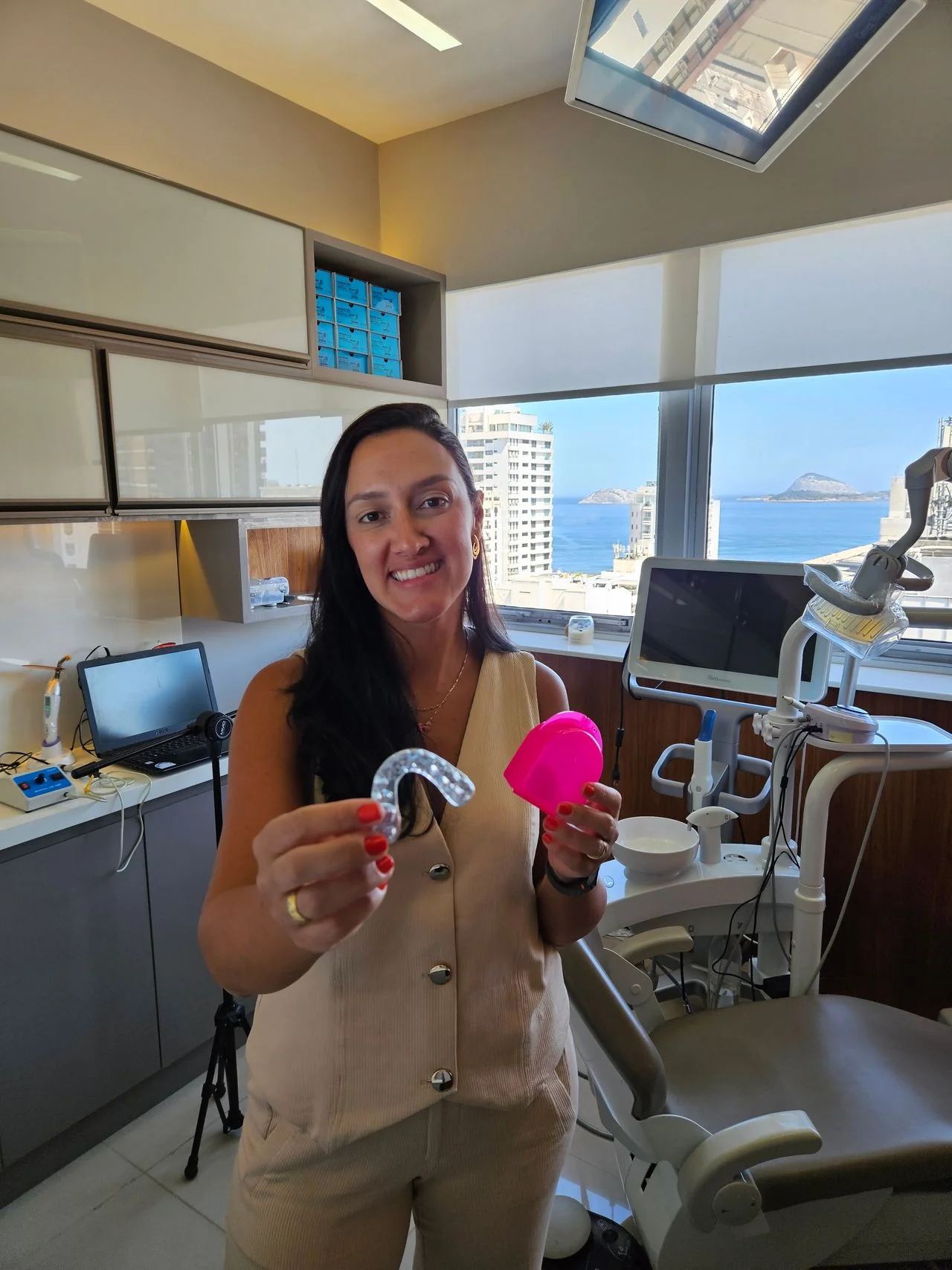 Equipamentos de Laserterapia no consultório da Dra. Glenda Vacchiano